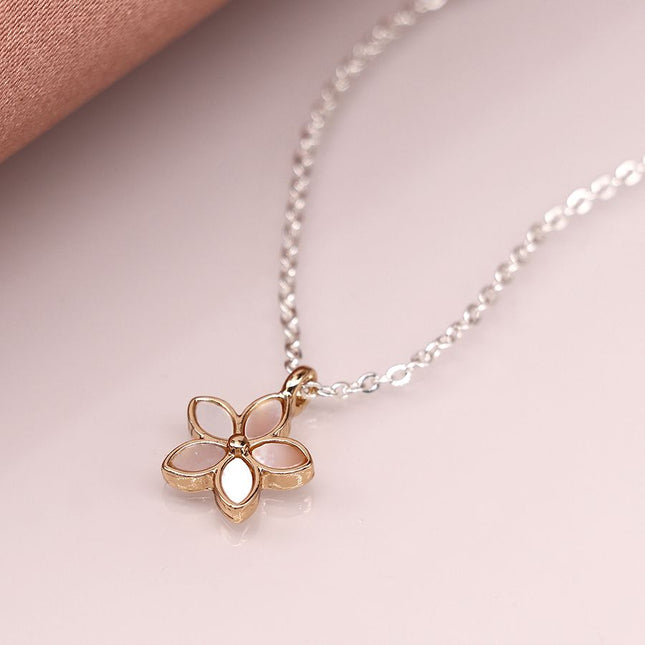 Shell Flower Pendant Necklace