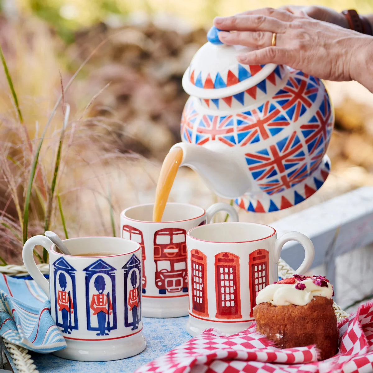 London Bus 1/2 Pint Mug