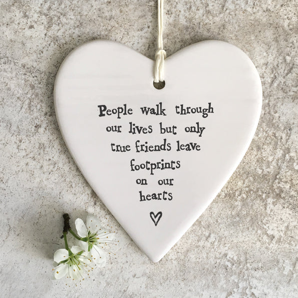 Porcelain round heart - People walk